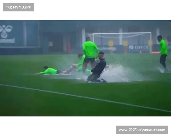 布拉加vs桑塔克拉主场暴雨,球员滑跪庆祝染绿草